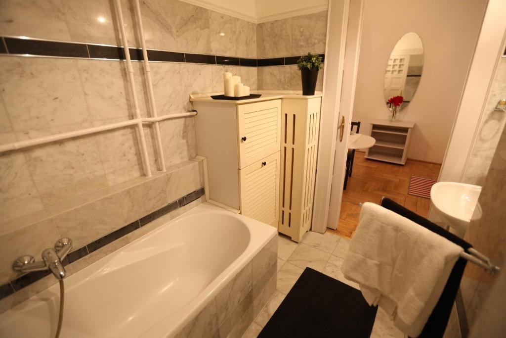 D.Five Classic Luxury Apartment Budapest Bilik gambar